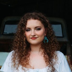 Meet your Posher, Elly